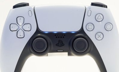PS5手柄的灯条设计 光影中的身份标识与个性化表达